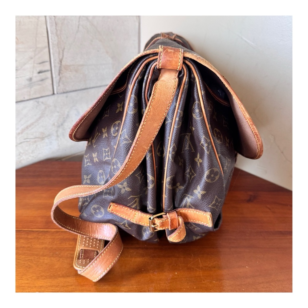 🎉SOLD🎉LOUIS VUITTON SAUMUR 35 SHOULDER MESSENGER BAG - Picture 3 of 15